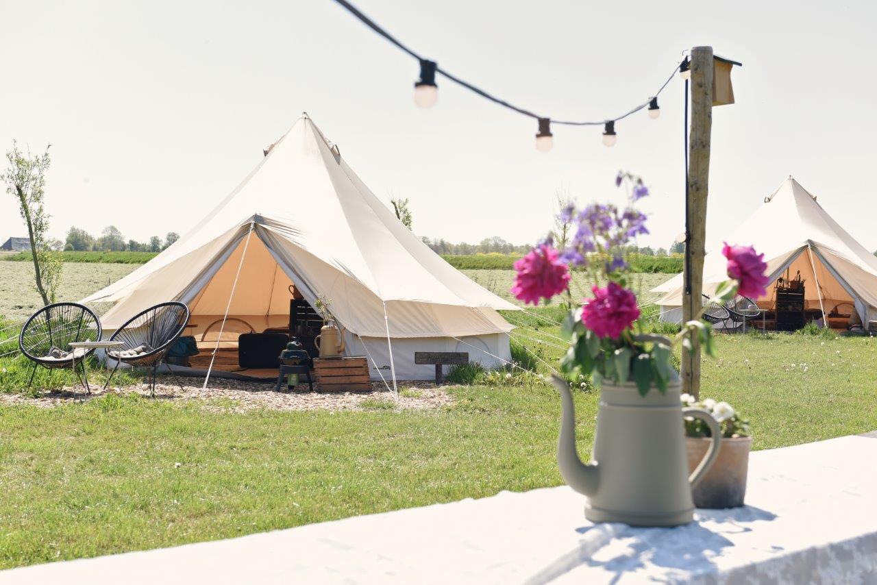 bell tent buiten uitzicht